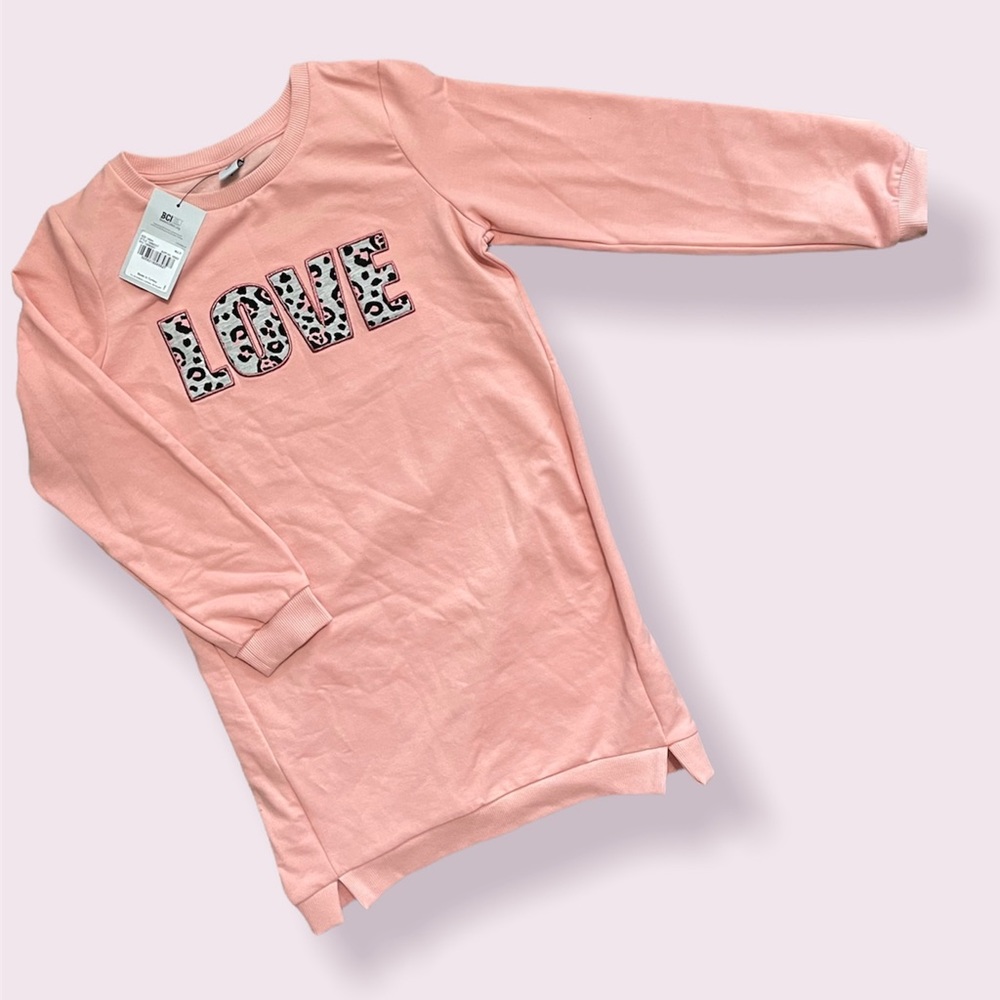 NWT Long Sweater w Colourful Leopard Print on Word ‘Love’ on Front Sz 10 Yrs.